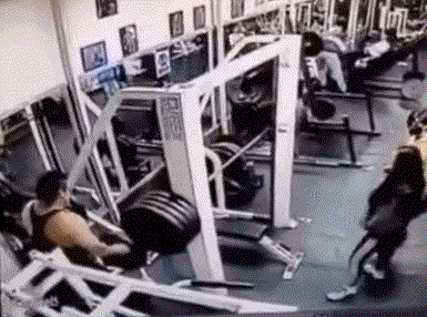 搞笑GIF：有些人表面风光，私底下