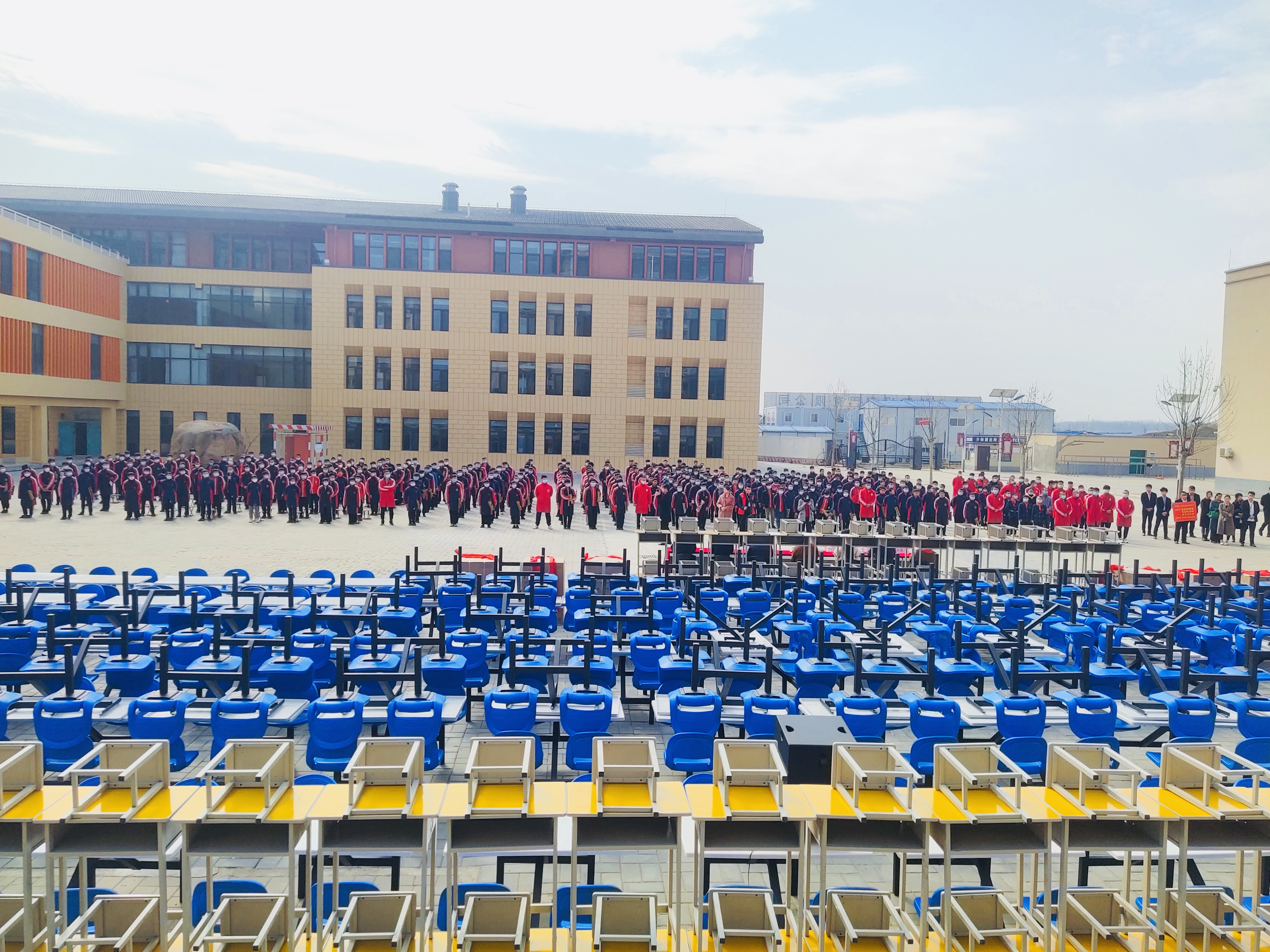 上善若水集团携手郑州慈善总会走进登封市少林友谊学校爱心捐赠