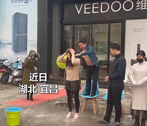 动图图片:乌克兰哈尔科夫市政府大楼广场遭炮击