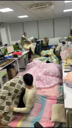 动图图片:乌克兰哈尔科夫市政府大楼广场遭炮击