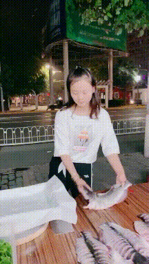 动态图18张：对飚广场舞，感觉好刺激！