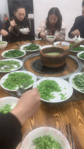 老公，说出来你可能不信，草莓是猫吸的