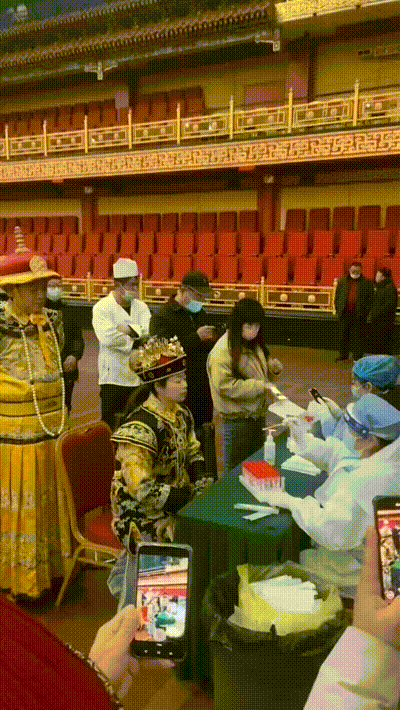 搞笑GIF图：懒得还很丝滑！