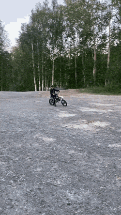 搞笑GIF：一瞬间，自己就悲剧了！