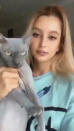 搞笑GIF：一瞬间，自己就悲剧了！