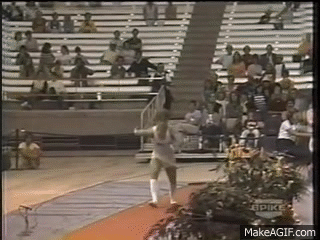 搞笑GIF：一瞬间，自己就悲剧了！