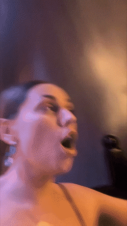 搞笑GIF：一瞬间，自己就悲剧了！