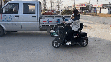 搞笑的动图：当我只准备了一份狗粮的时候