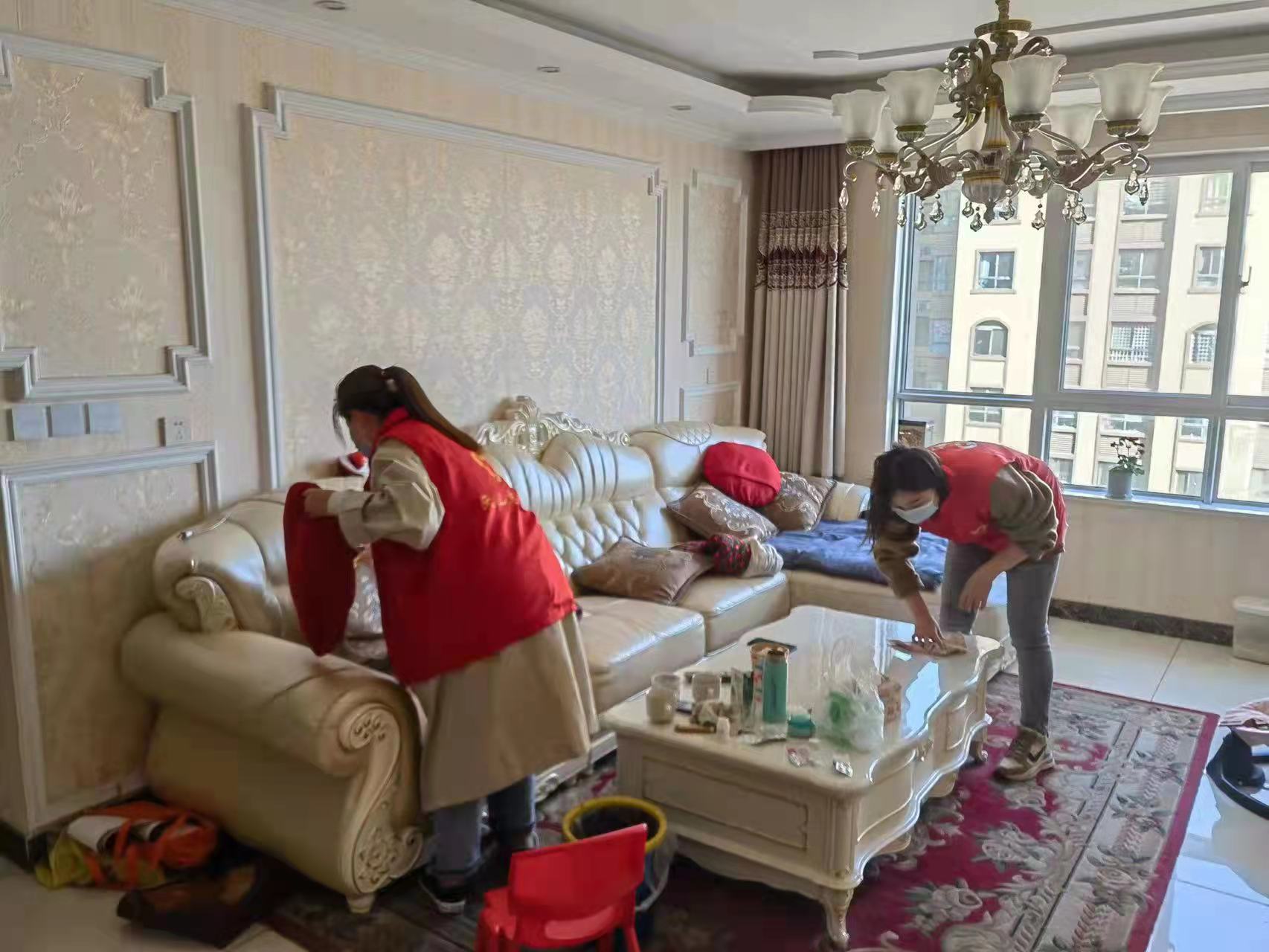 清洁服务暖人心，鹤壁市淇滨区天山路街道志愿服务进家门