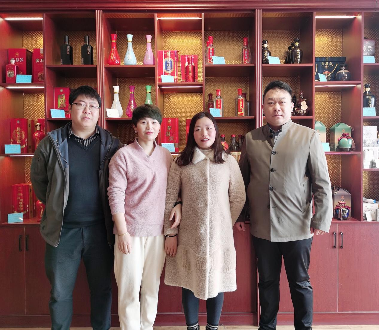 内蒙古宝丰源酒厂为河南企业门店助力添柴