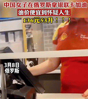 搞笑动图：知足吧！终于有妹子趴你上面了！
