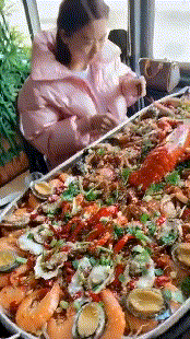 搞笑的GIF：畜牧专业看来也很欢乐啊！