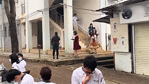 搞笑的GIF：畜牧专业看来也很欢乐啊！