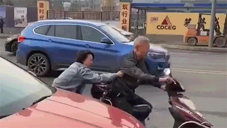 爆笑的动图：围观有风险，风险还不小！