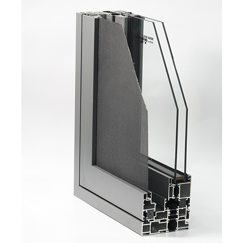 断桥门窗结构 断桥铝隔热型材内外框软性结合，采用聚己二酰己二胺（PA66）连接，直接打断金属铝的热传递从而达到隔热的效果。