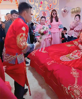 搞笑动态图:这种犯不犯规?