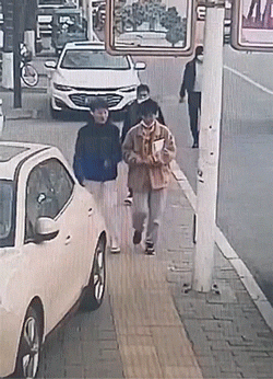 搞笑动图GIF图：本是打篮球的好手，你却拿来接西瓜
