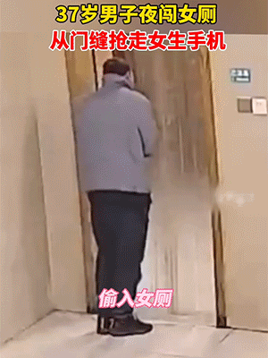 搞笑动图：狗狗也会吃醋的，还特别酸！