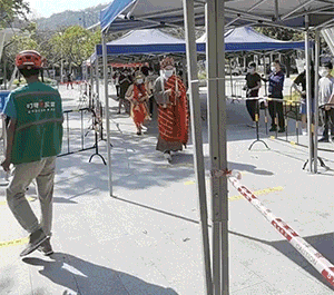笑死人的动态图：请不要随便给陌生人开门