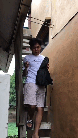 笑死人的动态图：请不要随便给陌生人开门