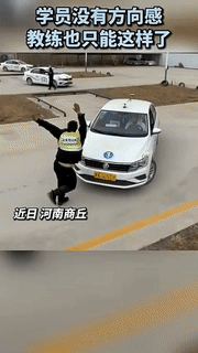 笑死人的动态图：请不要随便给陌生人开门