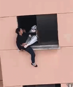 笑死人的动态图：请不要随便给陌生人开门