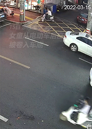 幽默动图：这屁屁被打得太冤枉了
