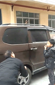 幽默动图：这屁屁被打得太冤枉了