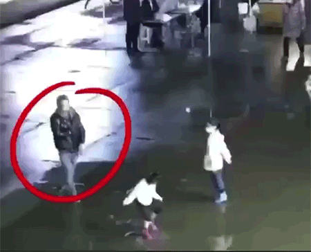 有意思的动图图片：这种捕食方式被称为tread-water feeding