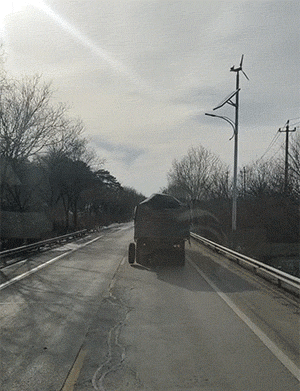 有意思的GIF：特斯拉车玩游戏