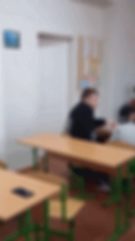 搞笑GIF图：女朋友一旦生气，就会变身竞走运动员