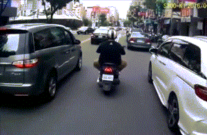 搞笑的GIF：打针最淡定的小哥