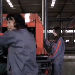 搞笑的GIF：打针最淡定的小哥