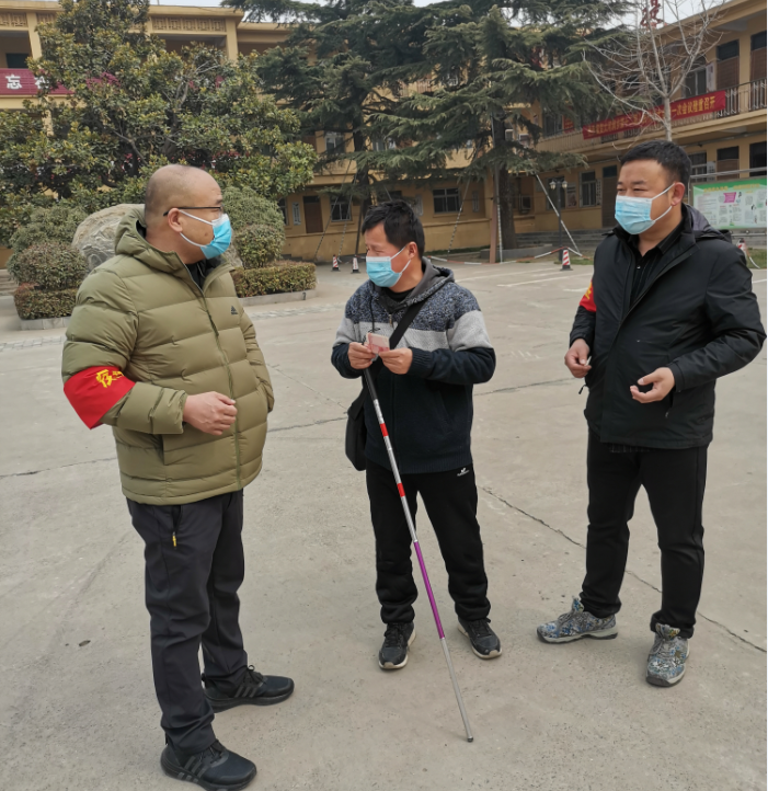 暖心救助!鹤壁淇滨区大河涧乡工作人员助迷路盲人平安回家
