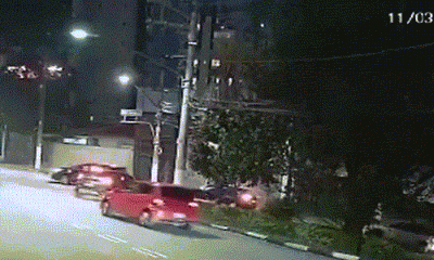 搞笑的GIF：泡脚的和做家务的都沉默了！