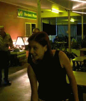 雷人GIF：双胞胎在娘胎里，打架就这么狠！