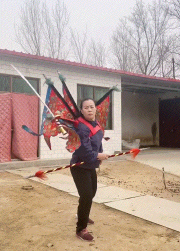 雷人GIF：双胞胎在娘胎里，打架就这么狠！