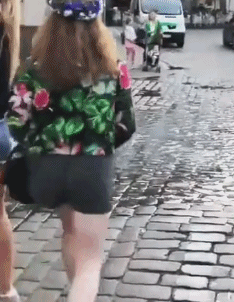 雷人GIF：双胞胎在娘胎里，打架就这么狠！