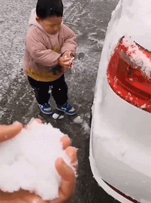 雷人GIF：双胞胎在娘胎里，打架就这么狠！