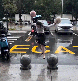 好看的GIF:汤圆当泡泡糖吹泡泡,牛!