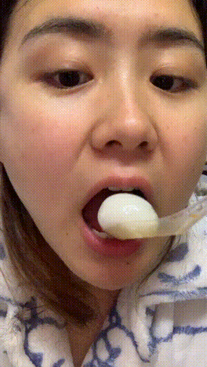 好看的GIF:汤圆当泡泡糖吹泡泡,牛!