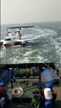 好看的GIF:汤圆当泡泡糖吹泡泡,牛!