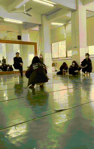 好看的GIF:汤圆当泡泡糖吹泡泡,牛!