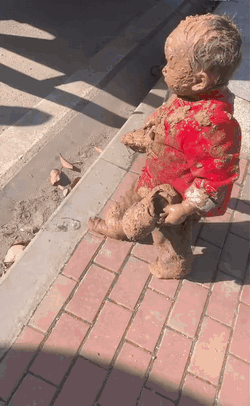 沙雕GIF图：不扔我嘴里，我就饿死自己
