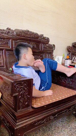 搞笑动图：这就是电视剧里面演员吃的大餐