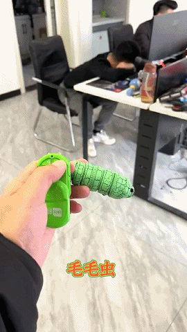 笑疼肚子的GIF：当鸵鸟看上了你，感受这凶猛的爱意吧！