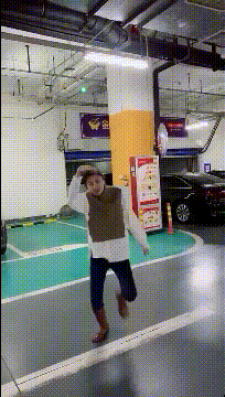 爆笑动图：打在娘肚子里就会蹦迪！