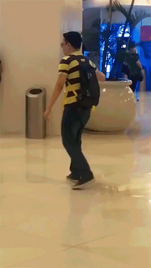 搞笑动态图：钓了一天鱼，收获满满！