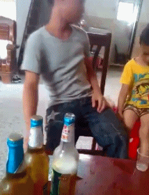 搞笑动态图：钓了一天鱼，收获满满！