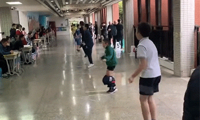 搞笑动态图：钓了一天鱼，收获满满！
